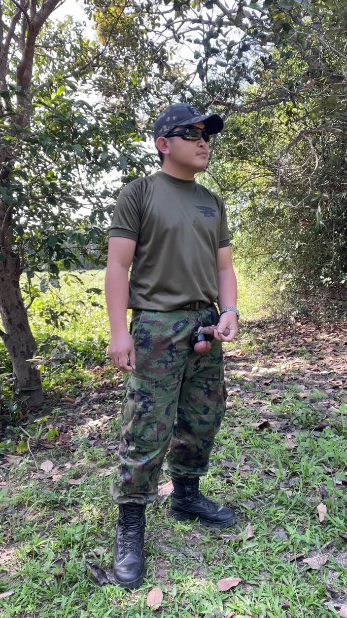 Hiroshi_cr: Geiler Solider thai wichst und kommt bei der arbeit