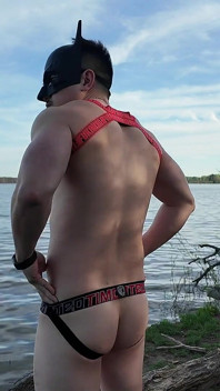 Asian Muscle God strips nago nad jeziorem - Zerżnięta sylwetka na pełnym wyświetlaczu i ogromne obciążenie
