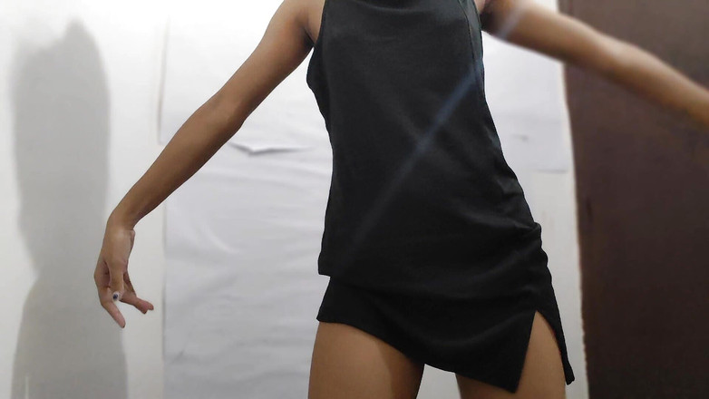 desigirl93: セクシーな女の子は毎日彼女の猫の中のコックを愛しています