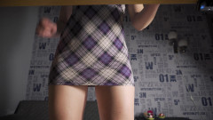 Teasecombo 4K: 裙底屁股在熟女秘书的办公桌下通过大腿可见