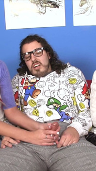 Cherry Morgan & Dakota Charms - maagdelijke nerd aftrekbeurt