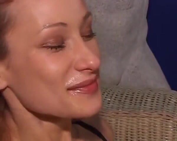 Deutsche Damen: Skinny German Slut Rides Dick Until Facial Cumshot