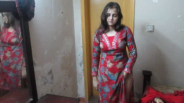 Desi Couple Sunny & Sonia: Indiancă desi frumoasă pakistaneză în lenjerie roșie pentru sex incitant