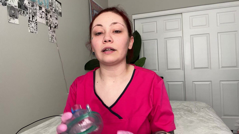 Lenna Lux: Expérience de rétrécissement d’une infirmière géante