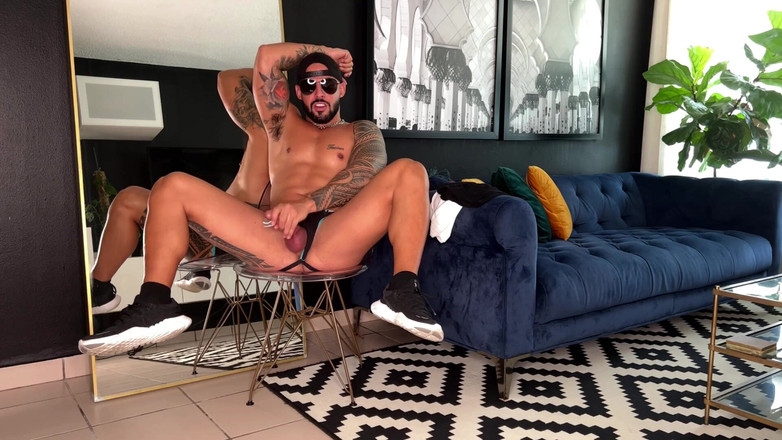 ortizjona: 체육관 Joan Ortiz / Ortizjona에서 바에 치기 전에 내 젖꼭지를 펌핑