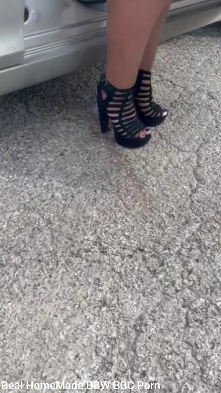 Super sexy ebony cuties: Walking Around Desperate for a Pee Pissing My Pants