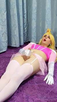 Trans Princess Peach likt haar sap