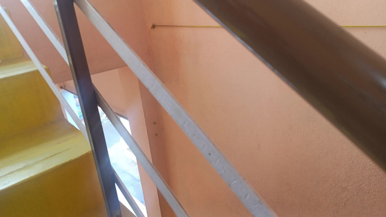 Inba: Gospodină romantică pe scări