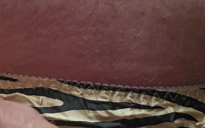 Fantasies in Lingerie: Масивний камшот у моєму леопардовому бюстгальтері та трусиках.