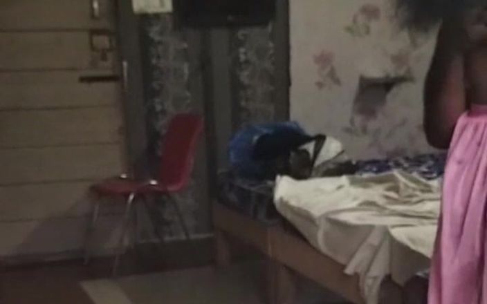 Funny couple porn studio: Дама в бикини с пареньком-другом 1