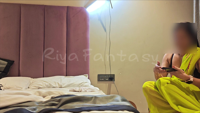 Riya Naidu: 사리 로맨틱 스모크와 딥 오럴의 Riya