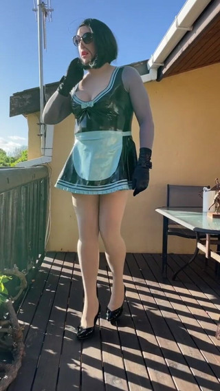 Mistress April: Sinthiaメイド女装子