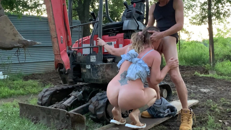 Farmers Wifey: Je baise un tracteur dehors, remplis-moi de sperme et de...
