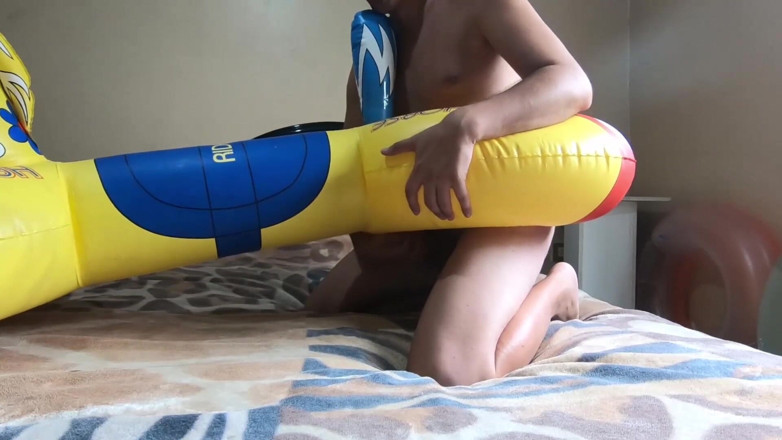 Inflatable Lovers: Inflatable ride