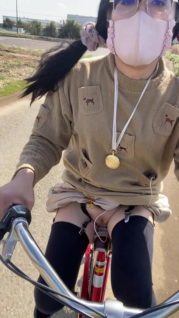 megu2002: No128 Tack-Exposition und Radfahren am Straßenrand