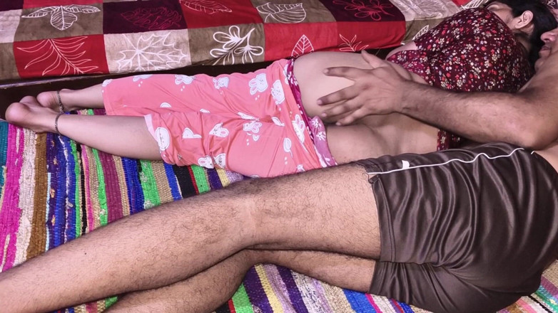 Janvi bhabhi 69: インドのホットカップルのクローズアップセックスシーン