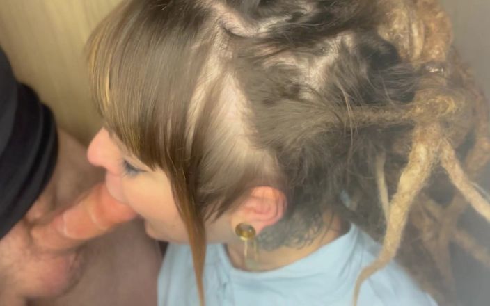 Olivia Jarden: Nerdy All Natural Dívka dává dobré nedbalé hluboké kouření