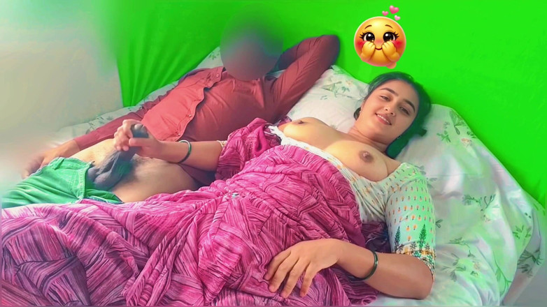 Fuckkkker: Bhabhi stava dando una storia sexy a suo cognato, poi...