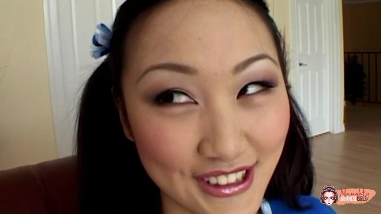 Naughty Japanese Girls: La ragazza asiatica si masturba mentre si aspetta di ottenere...