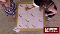 Lost Bets Games: エッチなゲームをする金魚のような記憶力を持つ二人の女の子