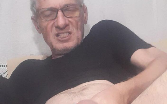 Big uncut hard cock: Zde je návod, jak děrovat facku a mačkat velké koule...