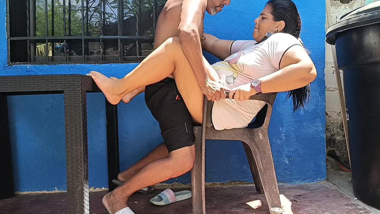 Adribella69: Seks na świeżym powietrzu z moją napalonym, dupą sąsiadką