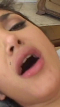 Vypadá tak sexy se svým tlustým velkým zadkem, zatímco má tvrdý penis
