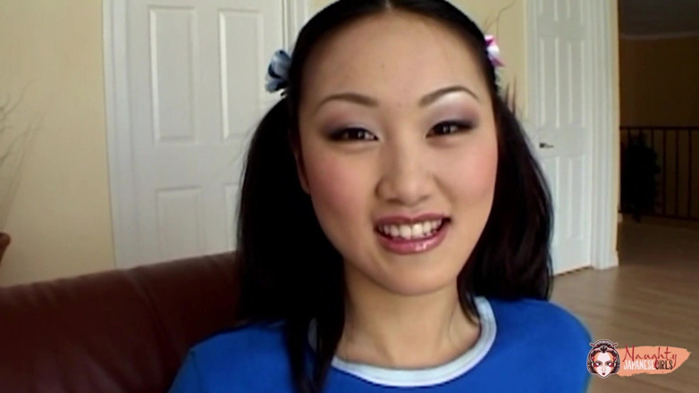 Naughty Japanese Girls: Menina asiática se masturba enquanto espera fazer anal hardcore em...