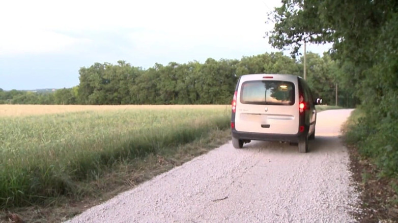 Alkrys: Fată tânără futută de un pervers bătrân în vacanță