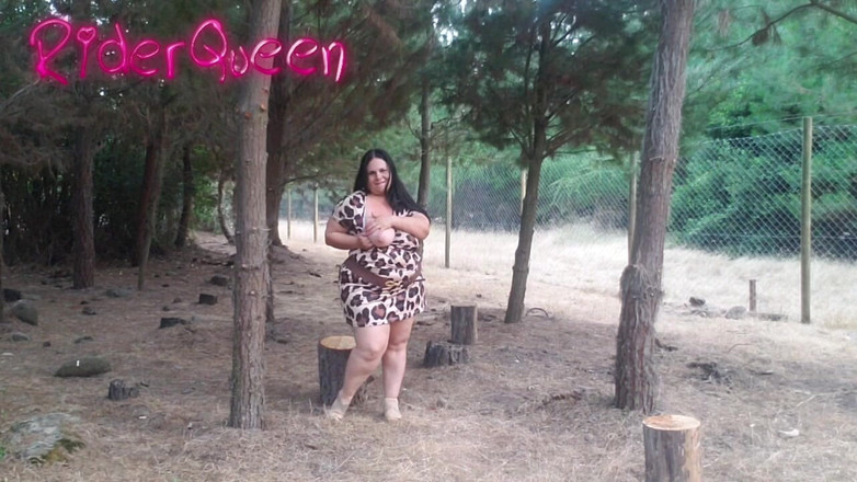 Riderqueen BBW Step Mom Latina Ebony: Ass Worship Sexy Stepmom Outdoors