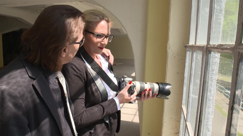 German Porn: Blond sekretarka uwielbia wielki czarny kutas w ustach