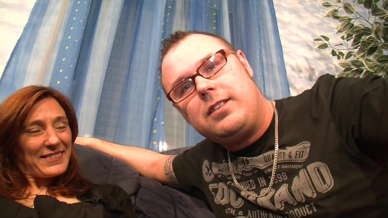 Deutscher Sex Report: 젊은 이웃을 빨고 따먹는 핫한 밀프