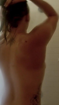 Nicci taylor fa una doccia sexy