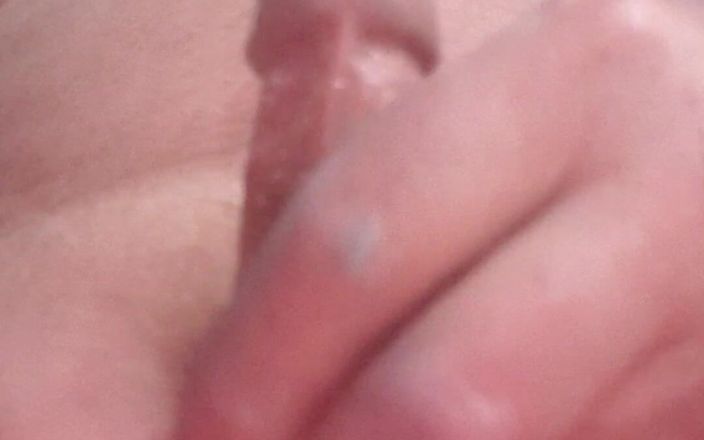 Redhairy4u: Kontol kecilku lagi asik muasin memeknya pakai kontol