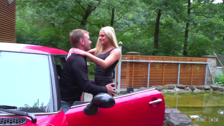 WWMAMM: Ohromující blonďatá holka je ošukaná do zadku