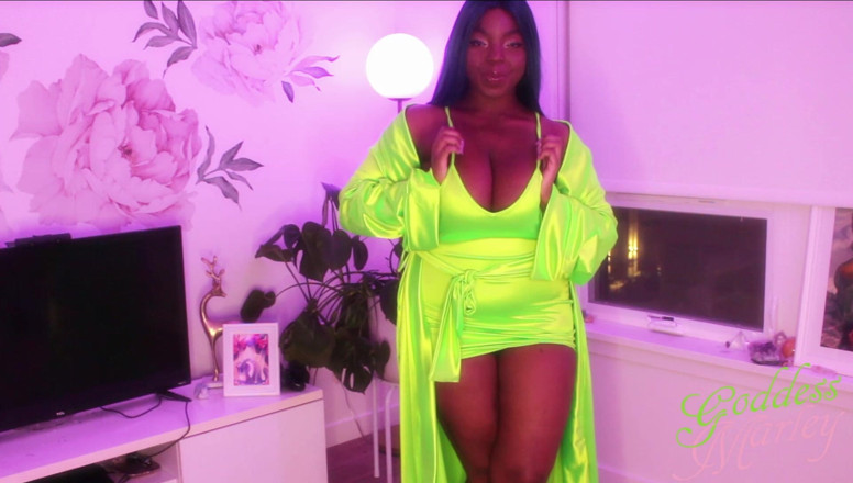 Goddess Marley: Green Turns Me on