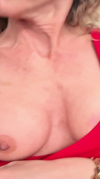Duitse nymfomane milf krijgt risicovolle neukpartij door een vreemde in de lift