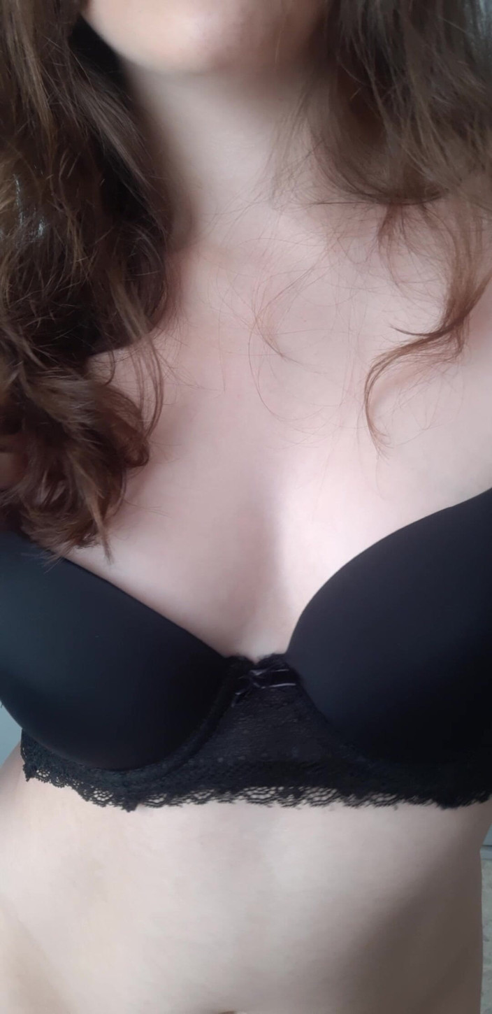 Candy Camille: Thoát y gợi cảm với quần tất &amp; giày cao gót