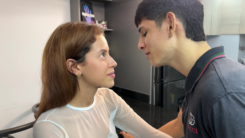 hopesex: Eu tiro a virgindade da minha pequena meia-irmã e me...