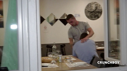 When straights boys fuck their gay friends: Hetero kluk šuká gaye v restauraci