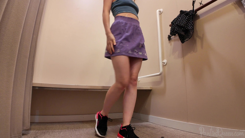PantiesQueen: seksi sunahre baalon vaali phiting room men hastamaithun karti hai...