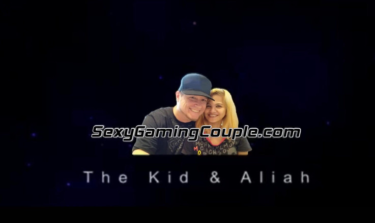 SexyGamingCouple: Another bathroom pee pissing vid