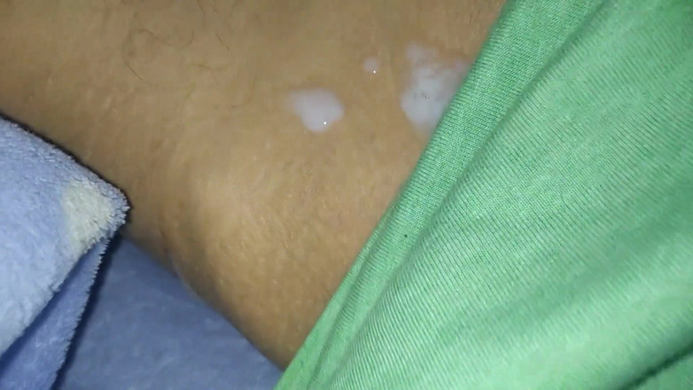 Elvissc: La zorra peluda se despertó tan caliente que vació su...