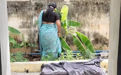 Madrasta estava trabalhando no jardim e eu fiz sexo com ela