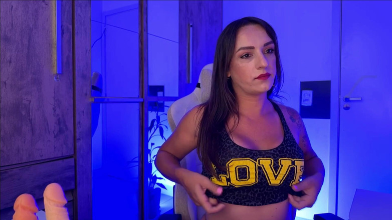 Rebeca Juicy: Транс-девушка ведёт прямую трансляцию!