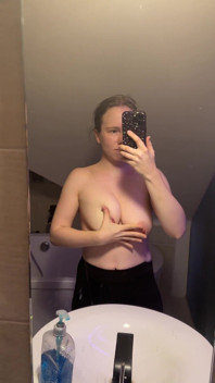 Svlečený v koupelně