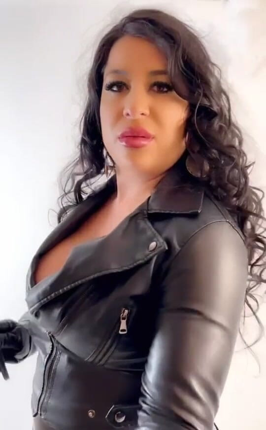 LadyAyse5: Udělej, co tvoje bohyně chce!