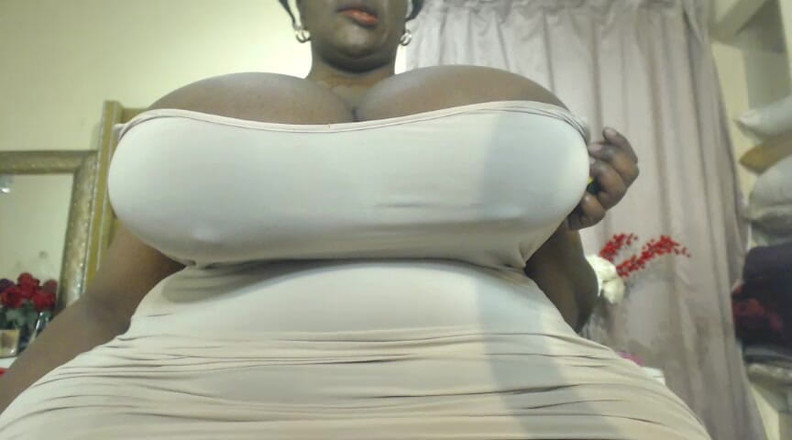 Legendary Booty Overdose: Curul gras al unei femei mari și frumoase se joacă cu...