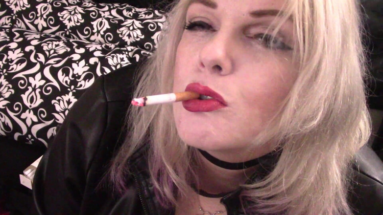 Smoke Temptress Annie Vox - Smoking Fetish: Marlboro merah menari asap