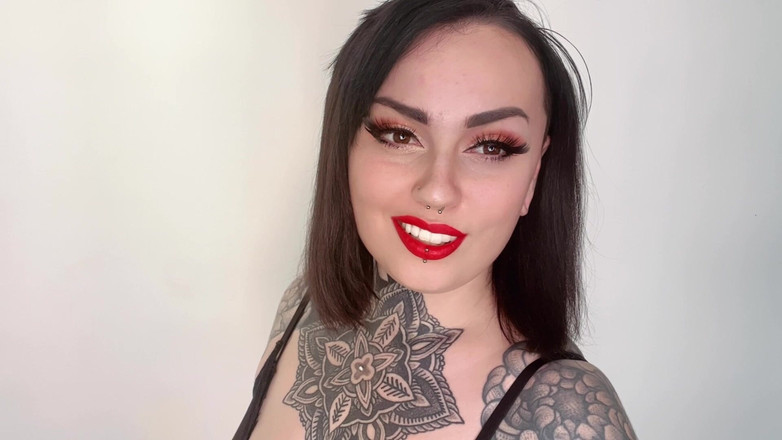 Miss Valentina: Lừa dối domme của bạn